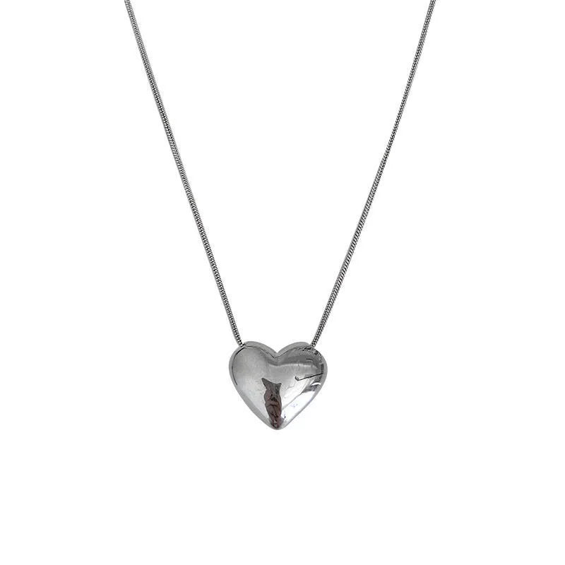 Stylish Love Heart Pendant Necklace